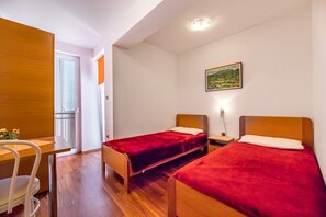 2 habitaciones, escritorio, wifi gratis y ropa de cama 