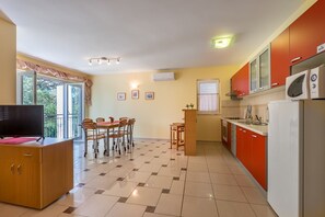 Fridge, microwave, stovetop, coffee/tea maker