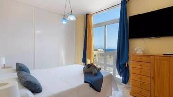 2 slaapkamers, een strijkplank/strijkijzer, reisbedje, wifi