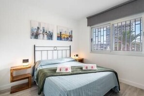2 bedrooms, iron/ironing board, travel cot, WiFi - Las Rosas Sunset Apartment (Los Cristianos)