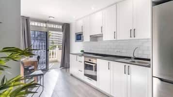 Réfrigérateur, micro-ondes, four