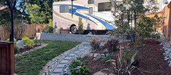 Quiet Backyard Class A Motorhome. Near Airport and Light Rail