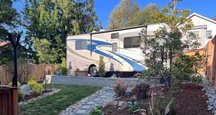 Quiet Backyard Class A Motorhome. Near Airport and Light Rail