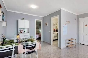 2 bedrooms, iron/ironing board, travel cot, WiFi