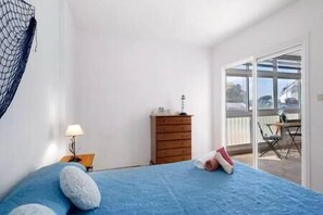 1 habitación, tabla de planchar con plancha, cuna de viaje y wifi 