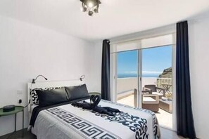 1 dormitorio, tabla de planchar con plancha, wifi y ropa de cama