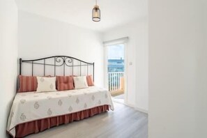 2 soverom, strykejern/-brett, reiseseng for barn og wi-fi