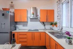 Fridge, microwave, oven, coffee/tea maker - Branmi House Big Ravine (Santa Cruz de Tenerife)