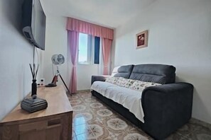 3 habitaciones, tabla de planchar con plancha, cuna de viaje y wifi 