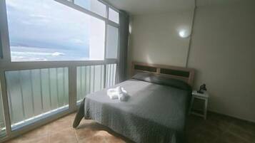 Fer et planche Ă repasser, lit parapluie, Wi-Fi, draps fournis