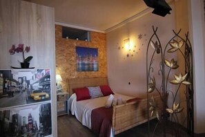 Strykejern/-brett, reiseseng for barn, wi-fi og sengetøy