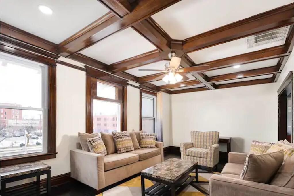 Main-Parkside Space Buffalo NY 3BR 1B Sleeps 6
