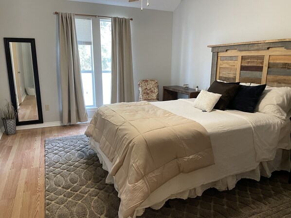 3 bedrooms, iron/ironing board, WiFi, bed sheets