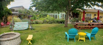 PRIVATE and PEACEFUL living unit, with a view of Mt. Rainier. Close to downtown.