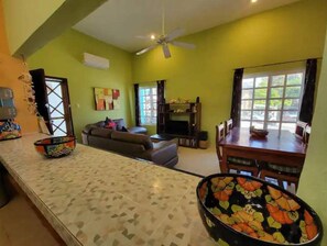 Smart TV, books - Condo on the Caribbean (Isla Mujeres)
