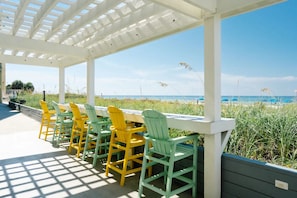 Property grounds - Beachfront Studio on The Sand! Walk to Pier Park, restaurants & shops! (Panama City Beach)