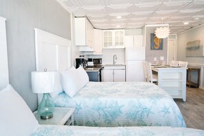 1 dormitorio, tabla de planchar con plancha, wifi y ropa de cama