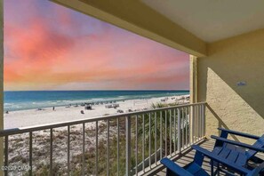 Property grounds - Beachfront Studio on The Sand! Walk to Pier Park, restaurants & shops! (Panama City Beach)