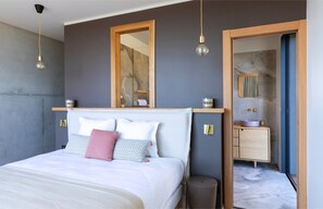 6 habitaciones, tabla de planchar con plancha y ropa de cama