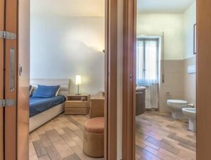 Doccia, asciugacapelli, bidet, asciugamani