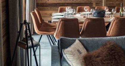 Spacious top of the range flat in the heart of the village with sauna