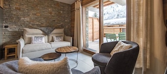Top of the range flat in the heart of the village - sleeps 6