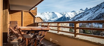 Beautiful 6-person top of the range flat with two sunny terraces in the heart of the village