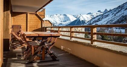 Beautiful 6-person top of the range flat with two sunny terraces in the heart of the village