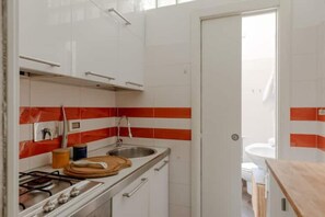 Private kitchen - 1 bedroom apartment in rome (Roma)