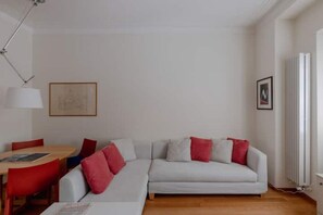 Living area - 1 bedroom apartment in rome (Roma)