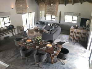 Luxury Villa | Living area - Barefoot Addo Lodge - Luxury Villa (Addo)
