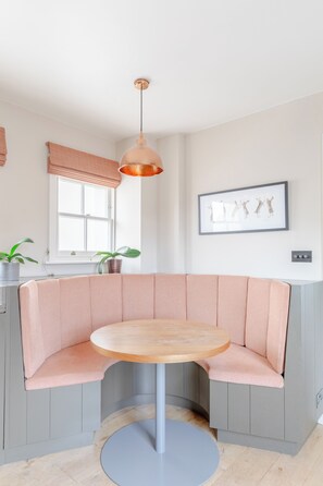 Dining - Luxurious 3BD Flat - Sloane Square, Chelsea! (London)