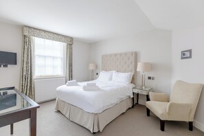 3 bedrooms, iron/ironing board, Internet, bed sheets