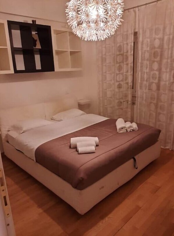 2 quartos, ferros/tábuas de passar roupa, Wi-Fi de cortesia