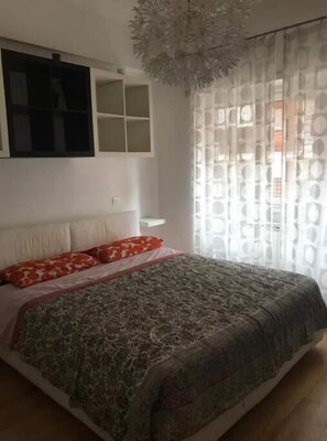 2 bedrooms, iron/ironing board, free WiFi, bed sheets - Comfortable apartment for 5 with A/C and WiFi (Roma)