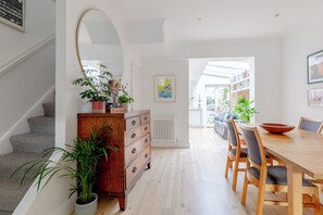 Dining - Beautifully Designed 2BD House - by Queen's Park! (London)