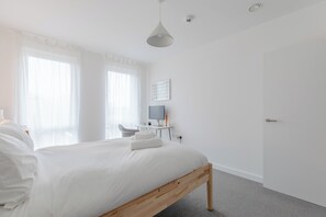 2 soverom, strykejern/-brett, internettilgang og sengetøy