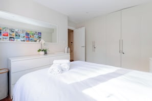 1 habitación, tabla de planchar con plancha, internet y ropa de cama 