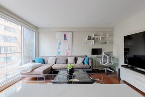 TV, aparelho de som, escritórios, monitores de computador