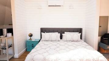 1 bedroom, bed sheets