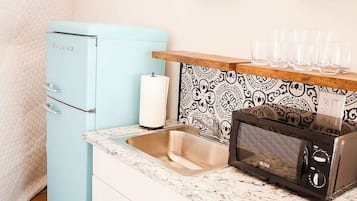 Fridge, microwave, coffee/tea maker, cookware/dishes/utensils