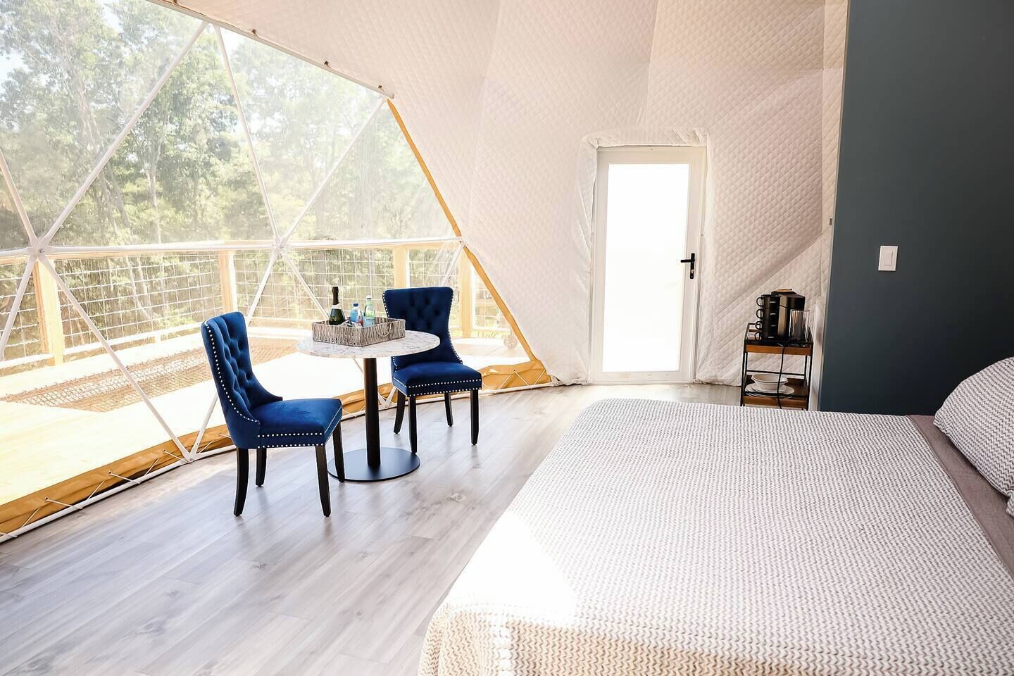 1 bedroom, bed sheets