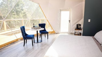 1 bedroom, bed sheets