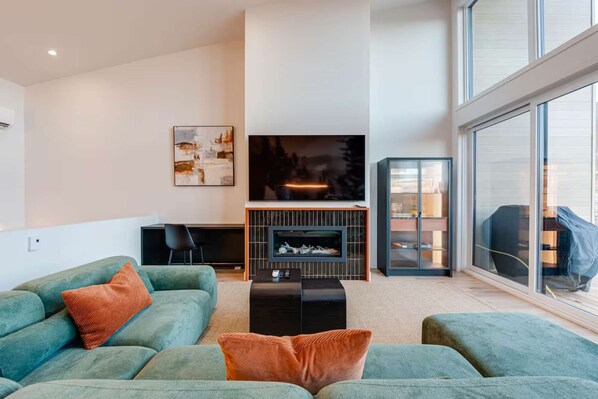 TV, fireplace, foosball, stereo