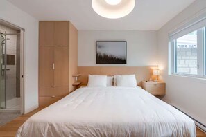 4 chambres, bureau, fer et planche à repasser, lit parapluie