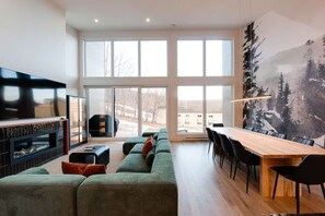 Fernseher, Kamin, Tischfußball, Stereoanlage