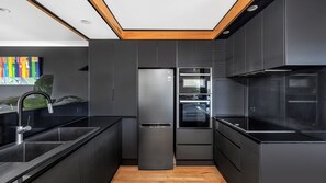 Réfrigérateur, four, plaque de cuisson, lave-vaisselle