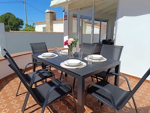 Outdoor dining - VILLA AVET *Private Pool* Large Terrace,Free AirAcon,Wifi,Sheets/Towels (L'Escala)