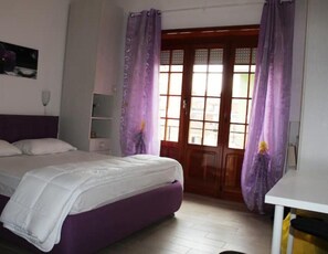3 bedrooms, WiFi, bed sheets - Apartment in Via della Pisana (Roma)