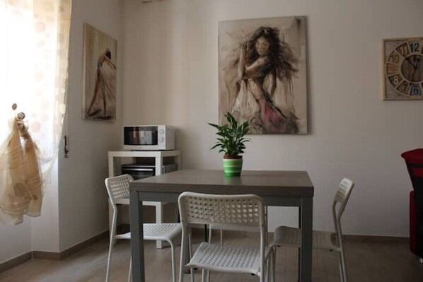 Dining - Apartment in Via della Pisana (Roma)